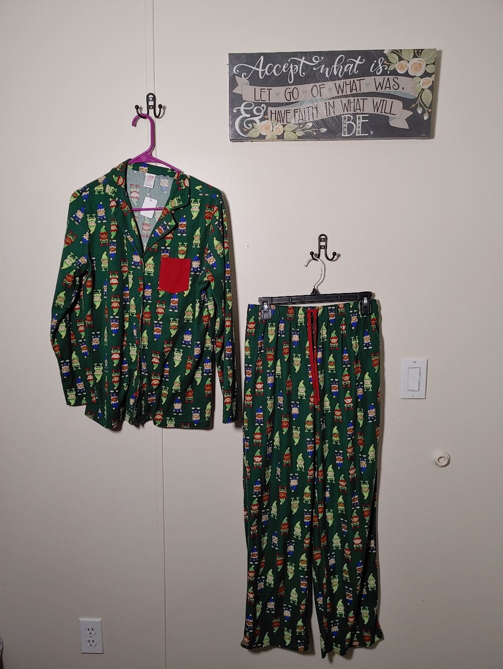 Like New North Pole Trading Co. Small Elf Print Long Sleeve Pajama Set